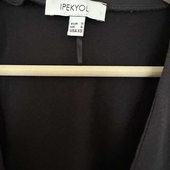 Black top - Picture 3 of 4